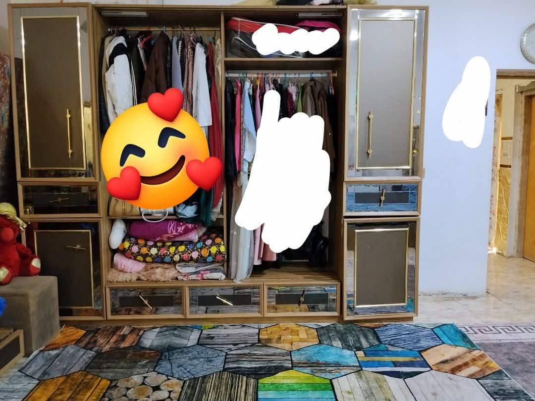 للبيع غرفة نوم تركية

 كبيرة وفخمة، تصميمها جميل وحجمها واسع.

يوجد ضرر بسيط في باب  لذلك السعر سيكون مناسب ويعكس حالتها، أما باقي الغرفة فحالتها جيدة.

للجادين فقط،


**إذا كنت صاحب هذا الإعلان وتريد حذفه لأي سبب، رجاءا أرسل رسالة إلى الدعم الفني**