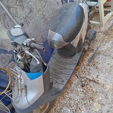 دراجه بطه تشتغل بس عوزها ترتيبات بصيطه مكانها السماوه مركز المدينه سعرها جدا مناسب ***********
