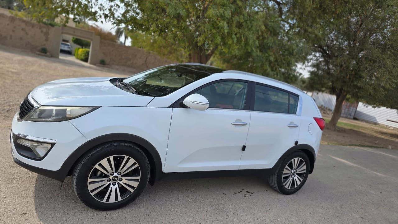 السلام عليكم كيا سبورتج للبيع موديل ٢٠١٦ خليجي سياره جديده بيه قطعتين صبغ فقط مكاني بغداد السيديه ***********
