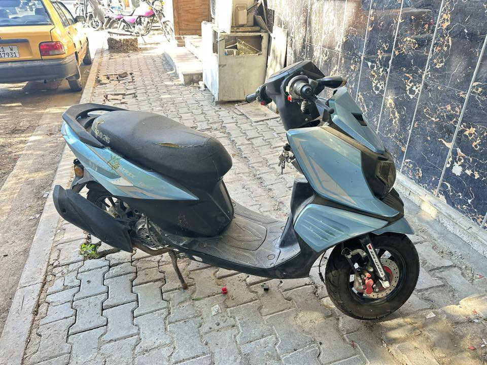 سلام عليكم دراجة ماتريكس للبيع دراجة نظيفة جداً مصارلها اهواي طالعة من معرض نكرة سلف محرك نظيف مامفتوح وكلشي بيها شغال بس الهورن يرادله سبري تنظيف لان دراجة متروكة مو كليوم تشتغل السعر 550 وبيها مجال بسيط الاتصال ***********
