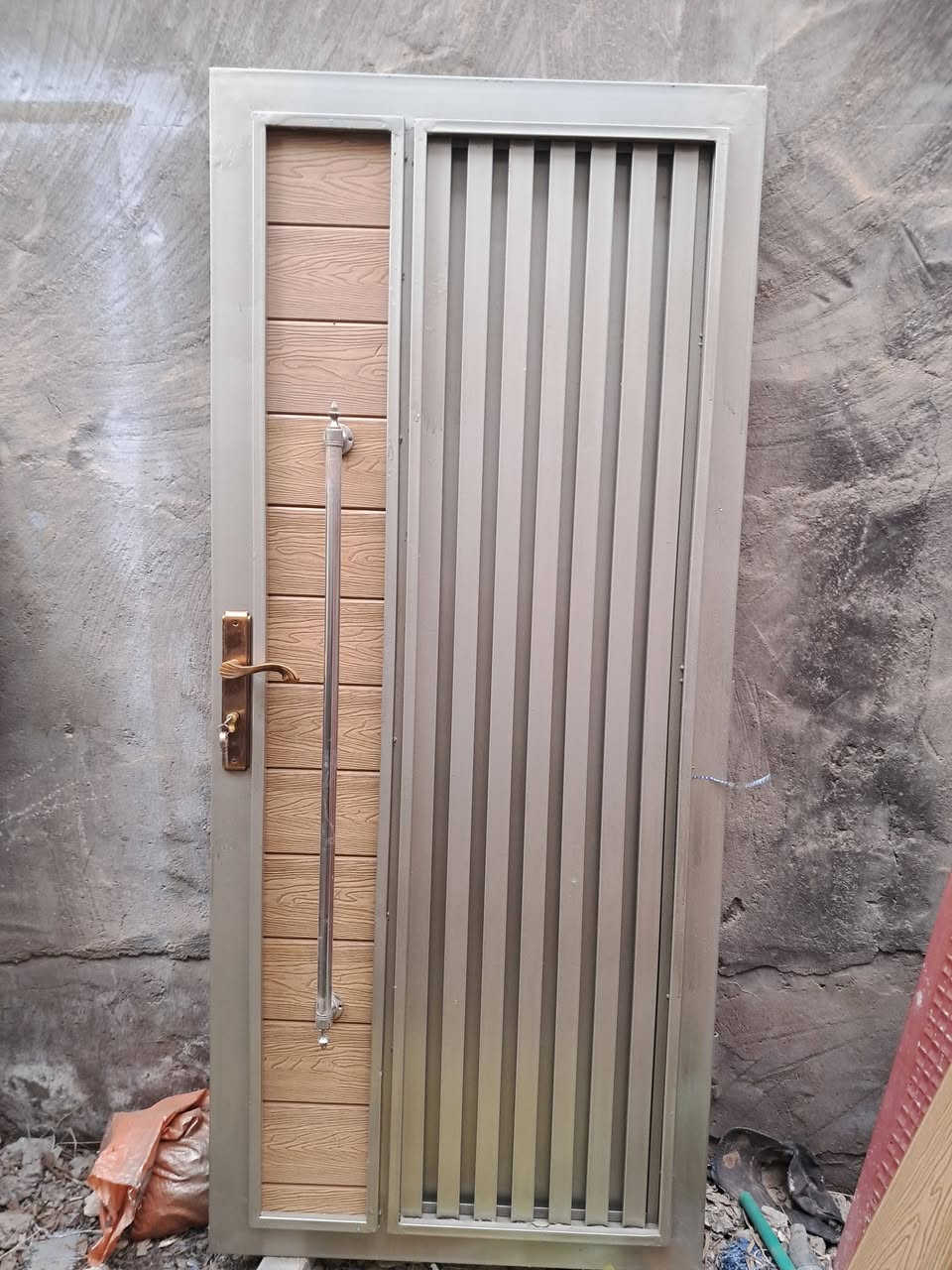 أبواب بديل لقاصه لحديد بشرط مليمين وكيلونات اثنان زاد كيلون سري  مناسب حيل ديالى بعقوبه ***********بشرط لقناعه
