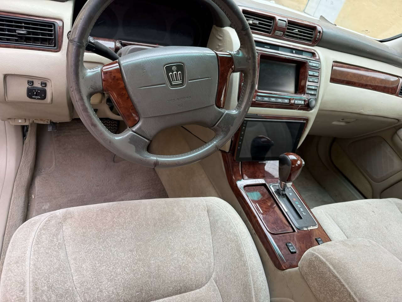 سلام عليكم ملكه  أدوات  دكمتين فتحه  كرستال آصال  كفاله من  الكص وضربه  أدوات  ديفور صغير  سياره جاهزه    كله جاهزه تبريد حداده سعر 63 وبيه مجال قليل  المكان بصره ***********
