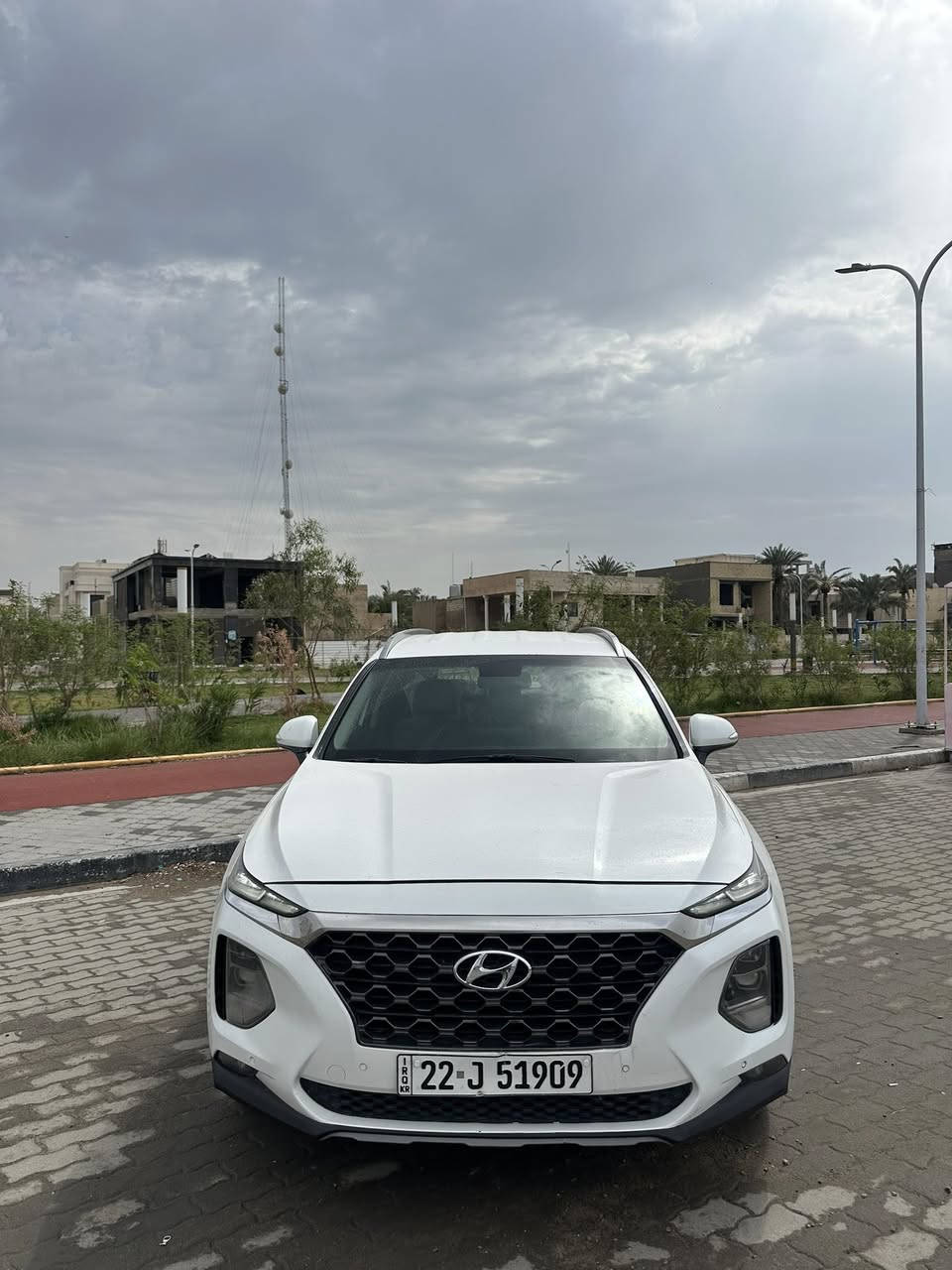 السلام عليكم 
هيونداي سنتافي خليجي ابيض رقم اربيل 
فول مواصفات نقص فتحه فقط .
مكينه اربعه سلندر 2400 دوش .
سياره جاهزه من كلشي مكينه كير حداده تبريد ما بيها نقص برغي .
ماشيه 95 km .
داخل لونين مميز +سبعه راكب تلث قطع تبريد .
بيها صبغ شي بسيط بقبق الصندوك يم الرقم . 
سعر ب198$ وبيها مجال 
عنوان البصرة المعقل 
***********
