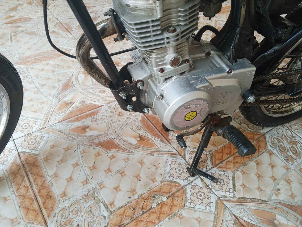 سلام عليكم دراجه للبيع مكينه ناعمه ما مفتوحه بس ولفات امبدل بيه  معدل حلو دراجه ونضيفه مكاني البصره ابو الخصيب العوجه (رقم)***********
