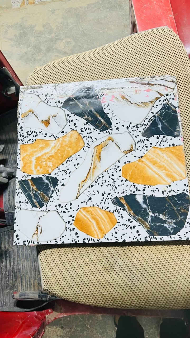 بورسلين ارضية اخو الجديد 40سم ابيعلك جديد اذا بيه شي تاخذه بلاش 100وفوك كاشية غرفة 4/5  مناسب اتصل ***********
