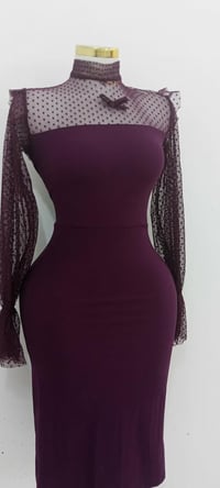 فستان عنابـي طافي الردن تكون بف السعر ٢٥ يلبس ٣٨-٤٠ للحجز واتساب ٠٧٧٠٤...