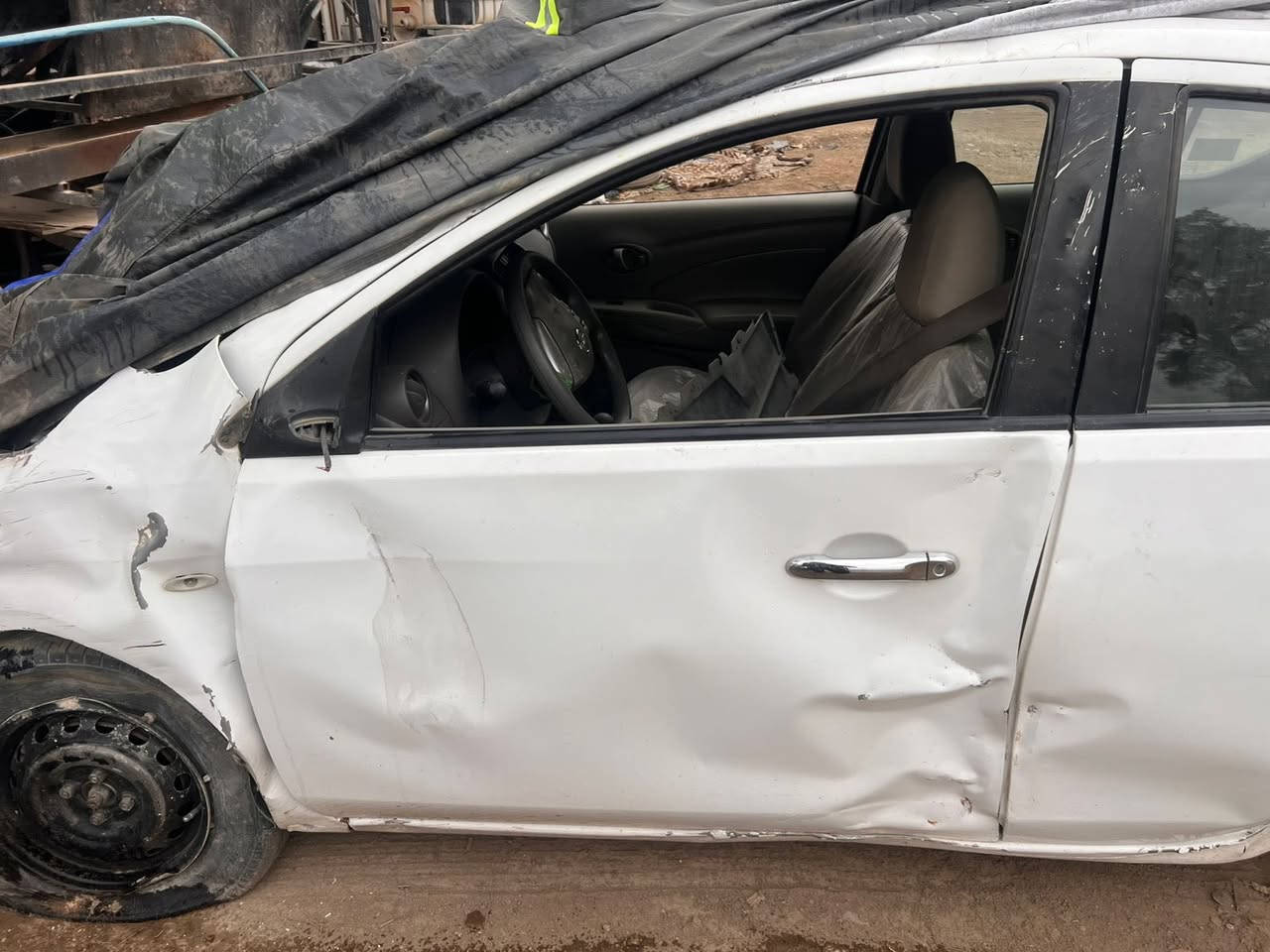 للبيع نيسان صني موديل ٢٠ 
سابقاً كفالة فقط باب العبري تعرضت لحادث الله يجفيكم الشر السيارة كير و مكينة و شواصي سليمة و صفحة و صندوك كذلك سليمة فقط بجم و صفحة سايق 
السيارة معروضة ب ٧٠ و بيها مجال بأسمي رقم بغداد 
الاتصال ***********
واتساب ***********
