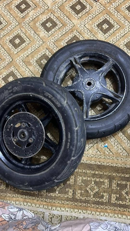 خوذه و زوج وياله نجميات و تايراتهن وياهن للبيع 
قيم باليرضي الله 
مكاني بغداد حي اور 
***********
