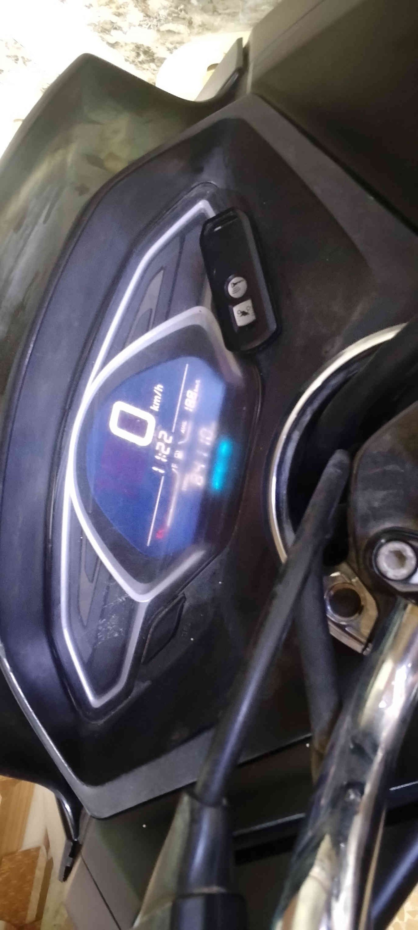 بيسي اكس جيل الثالث ياباني دراجة كارتون تخبل حساس كهربائيات حساس زدحام شاير  كهربائيات كلهة شغالة قفل جنطة قفل ستيرن شغال تأيرات جدد دبلات جدد كفراتهة نضيفة دراجة اوراق وكمرك كلة كامل السعر 14وبيهة مجال قليل للشراي مكاني بغداد مدينت الصدر رقمي ***********
