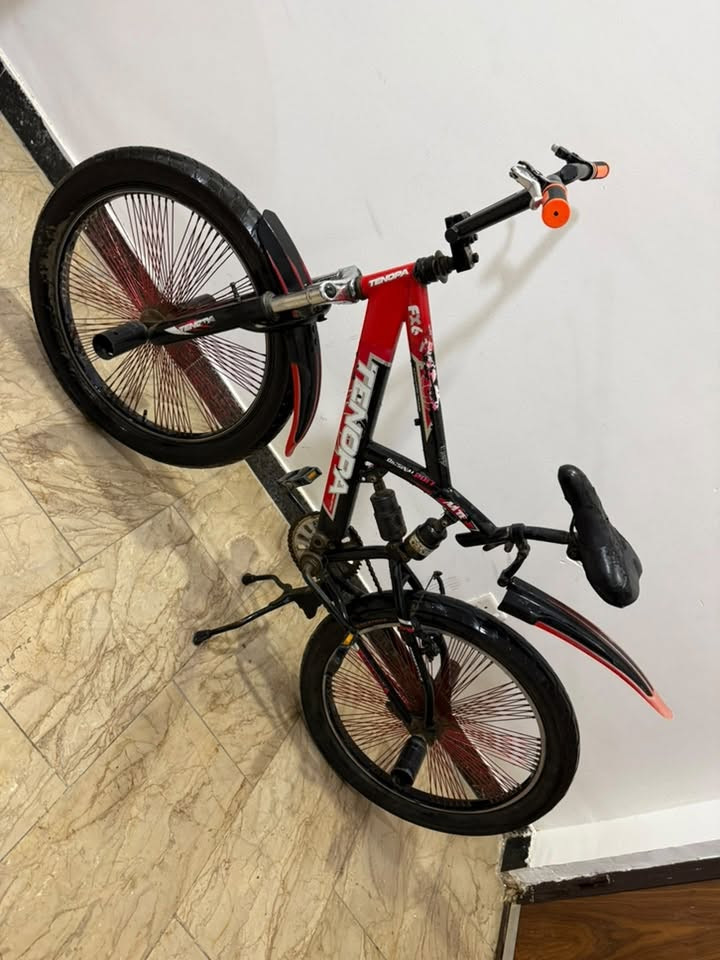 السلام عليكم اخوان
بايسكل BMX ياباني اصلي انتبه مو صيني!! حجم 24
طبعاً هيج بايسكل ميحتاج نسولف بي اهل الخبره يعرفون لشنو يستعمل بس للميعرف
البايسكل تايرات عريضه
نظام البريكات بالبايدر يصير
دبلات ثنين وسطيه ((شغاله))
ركبه 360 درجه((للاستعراضات))
واكيد دعامات اماميه وخلفيه حته من يوكع ميتأذه ويكدر شخص ثاني يوكف عليهن غير السايق
تايرات جديده بريكات جديده يدات جديدات ترايك وين متريد امانة اللّٰه البايسكل جبار ميوكف بوجهه لا رصيف ولا طسه السعر 95 الف وبي مجال بسيط للاستفسار الاتصال على *********** المكان بغداد

واعتذر على الاطاله🩶
