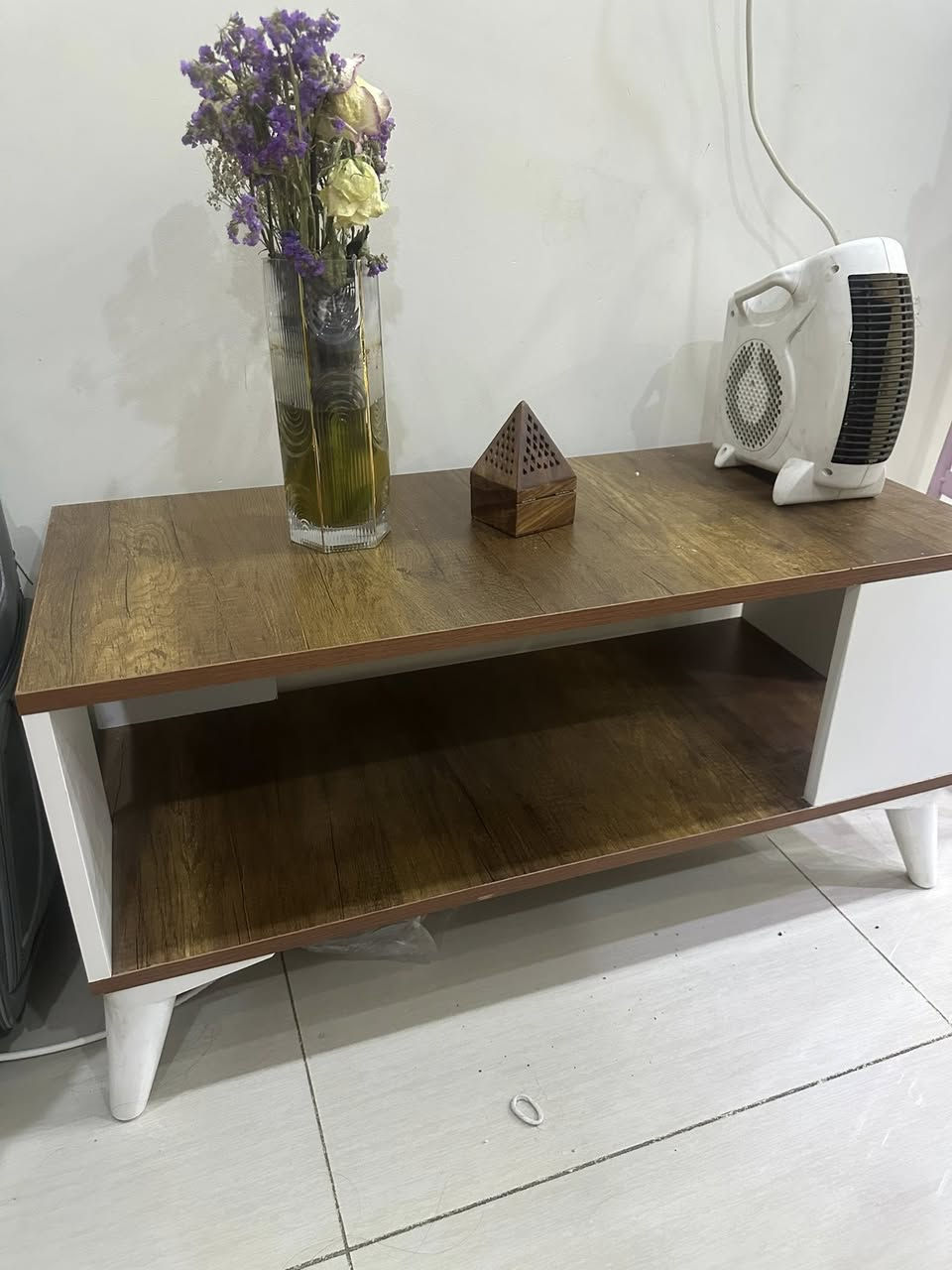 ميز تلفزيون وطبلة وسطية سيت كامل وطبلة وسطية زجاج وحده للبيع المكان السيدية سعرهم 150 كلهم سوه


**إذا كنت صاحب هذا الإعلان وتريد حذفه لأي سبب، رجاءا أرسل رسالة إلى الدعم الفني**