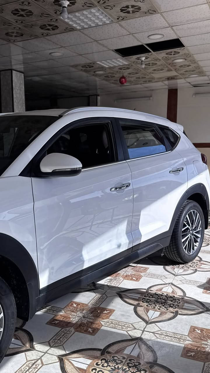 السلام عليكم توسان موديل 2020 شركة الكاصد فول مواصفات بستثناء البنرامه                 
السياره كفاله عامه والسونر موجود بالصور 
المواصفات 
ماشيه 94 الف حقيقي 
بصمه 
كشنات اماميه كهرباء 
هندبريك بالرجل 
تحكمات ستيرن
شاشه جبيره بلاديه 
تبريد قطعتين 
داخل مشمشي لونين 
كشنات جلد 
مري شفط
حساس امامي خلفي 
مكاني صلاح الدين قضاء بلد 
***********
