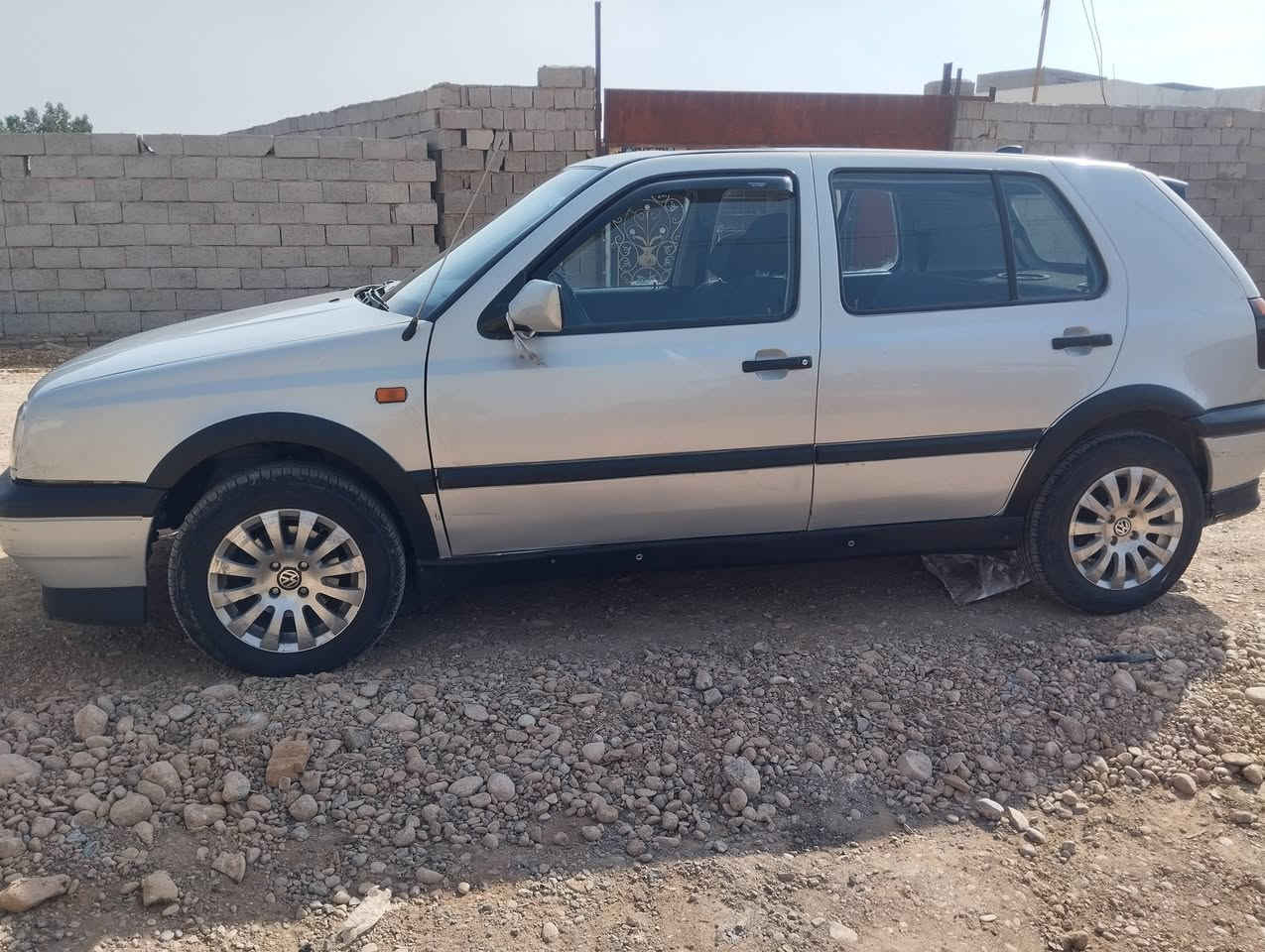 كولف 1993 سياره على وضع الشركه خير من الله ..ترايك وين متريد تروح..مكينه 2000كير عادي..السياره باسمي وداخله هزه ..يعني بنص نهار نروح نبصم ..سياره كلشي مانقصها خير من الله ..العنوان بغداد السياحي ..منطقة السعاده ..السعر ..37وبيها مجال ..مستعجل على بيعتها ..وهذ رقمي..***********
