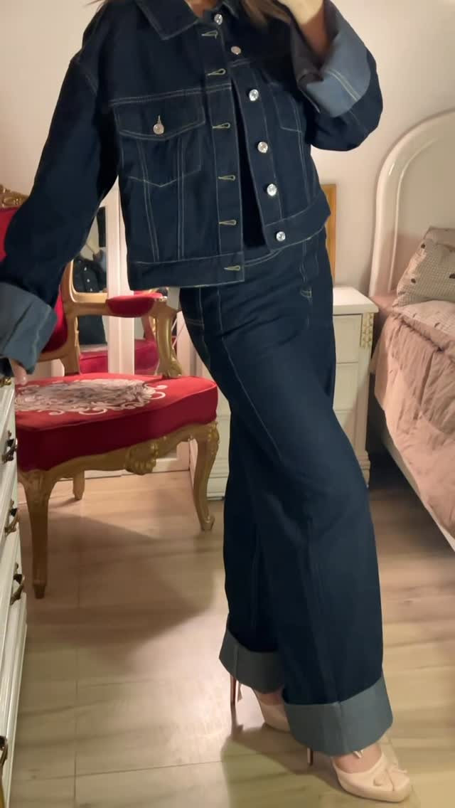 سوت جينز  oversized cuffed 
متكون من قطعتين 
جينز يتخصر من ورا مع سترة 
قالب راهي 
قياس 36-38-40
السعر: 65,000


**إذا كنت صاحب هذا الإعلان وتريد حذفه لأي سبب، رجاءا أرسل رسالة إلى الدعم الفني**