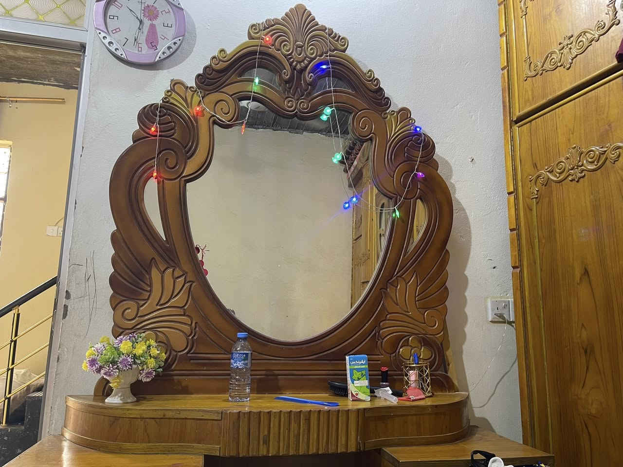 غرفه فول نضافه 
سعر ٦٥٠وبيه مجال عنوان صناعه الثالثه
***********
