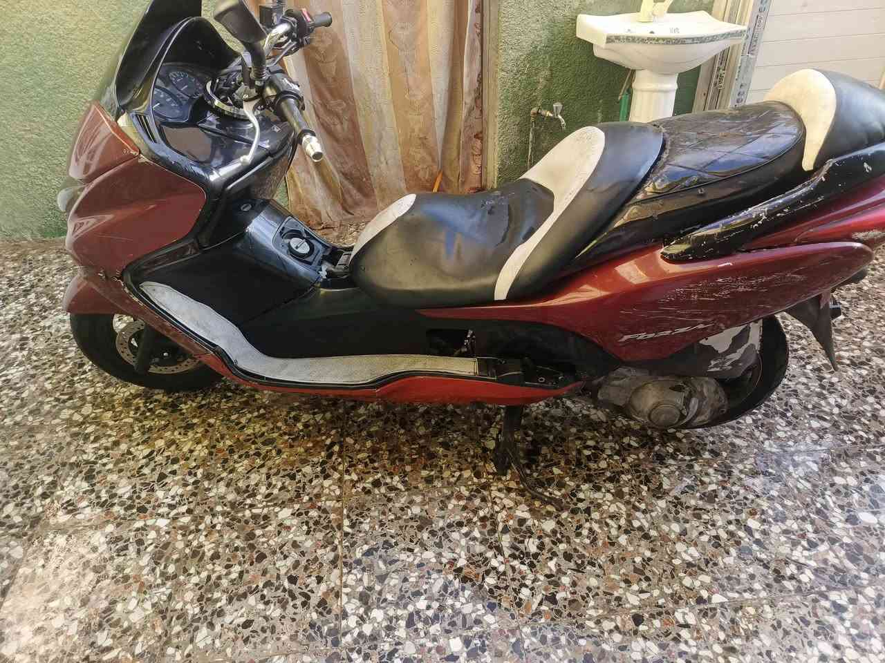 سلام عليكم متاح دراجه فورزه 08 كير ملغي  بصمه نضافه كفرات 50 بل /100 كهربائيتها شغاله سايد بريك يرادله سيم فقط نواقصه تاير امامي وسيم سايد بريك وكازكيت فقط عنوان كربلاء مراوس شعدك نزل ***********
