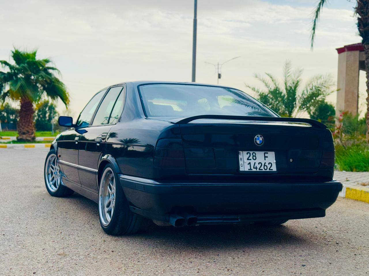 السلام عليكم 
للبيع 540i 
السياره متعوب عليها 
وكلش حلوه وجديده 

تخم تاير مع ويل كب m5 بأخر صوره
 غير الي بيها هسه

داخل اسود كارتير كشنات كهرباء 

السياره كت m بلادي دعاميات امامي خلفي سبايدر كله اصلي

رقم انگليزي بأسمي سنويه لل30

تبريد ثلج حداديه استوني مسويها

محرك استوه مبدله جديد جديد وارد يابان 

بگلايت دخاني اصلي لايت دخاني صليب اصلي 

سستم صوت اصلي مع سيدي سوني اصلي 

سستم صوت صالنصه ابو التحكم صوت رعب بيها

انطلاقه بالسياره صاروخ العقل الي بيها مزود چب 

السعر 88وبيها اشويه مجال  

العنوان النجف اتصال ***********
