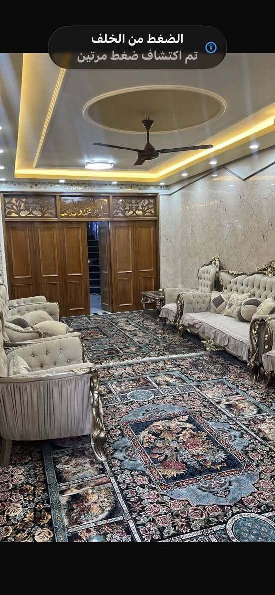 دار للبيع بغداد بلديات قرب لحوم البرك مساحة البيت 240 متر واجه 8نزال 30  سند منفصل يحتوي البيت على خمس غرف نوم غرفتين سويت مع مخزن + استقبال 8*4 + صاله عائليه + مطبخ بارد +مطبخ حار سعر المتر 2625000 لتصال على الرقم ***********
