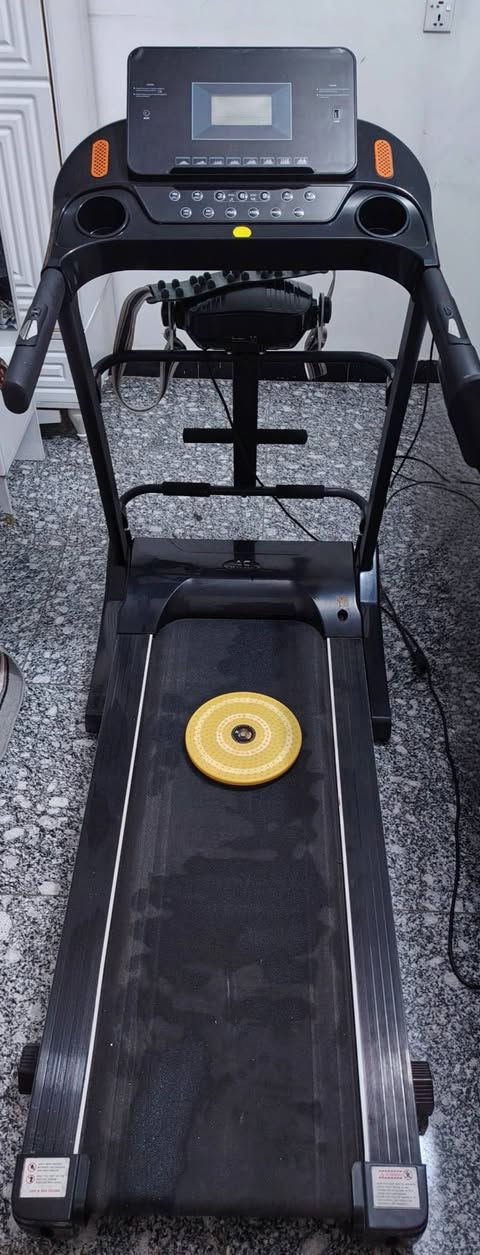 جهاز جري مع قرص خصر
مستخدم قليل و نظيف ...
يتحمل وزن 150 
مع حزام هزاز كهربائي للدهون و مكان لشناو بطن ملحق ...
وبه منفذين لتشغيل مقاطع صوتية (USB بدون توصيلة) و (AUX مع توصيلة ) و بصمة الامان ...

الشاشة راح تحتوي على السرعة و دقات القلب و المسافة و السعرات الحرارية المحروقة ...

حساس قياس دقات القلب راح يكون على الجوانب مع ازرار التحكم بالسرعة و التشغيل ...

ما به خاصية الجبلي ❌ ...

السعر ب200 الف علما الجديد مالته يكون قريب ال500 ...
مكاني بغداد ..حي الجهاد ...و ماكو توصيل ...


**إذا كنت صاحب هذا الإعلان وتريد حذفه لأي سبب، رجاءا أرسل رسالة إلى الدعم الفني**