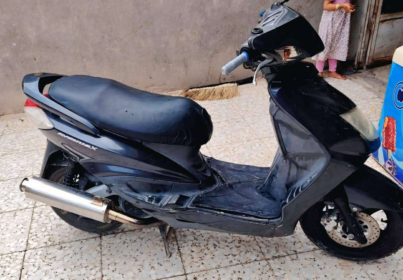 السلام عليكم ورحمة الله وبركاته
دراجه سكنس نثيه للبيع 
دراجه حاويه 
شرط برغي ما مفتوح بيه 
دراجه شلعه ومشي تخبل 
دراجه برغي واحد ما ناقصه 
كهربائيات مالته كله شغاله من الطول إلى الطول 
الوصل مالته مال الحاويه موجود 
أخذته ب 1400 
سعر 950 وبيه مجال بصيط 
العنوان ناصريه مركز 
لاستفسار التصال على الرقم التالي ***********
