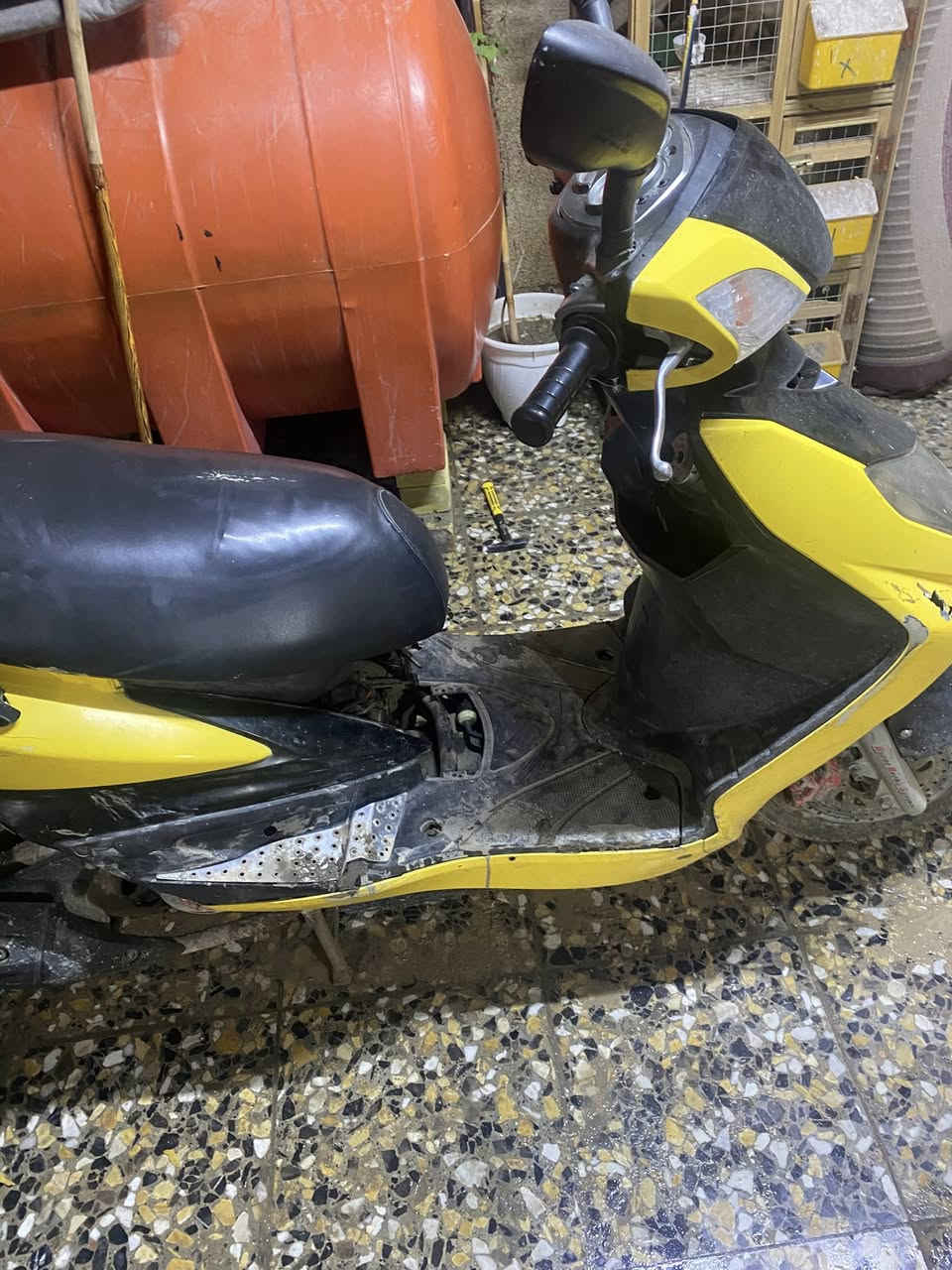 السلام عليكم دراجه سكنس للبيع الدراجه عيبه كابريتر السعر 500 مكان الدراجه بغداد الرستميه او بيه مجال ***********
