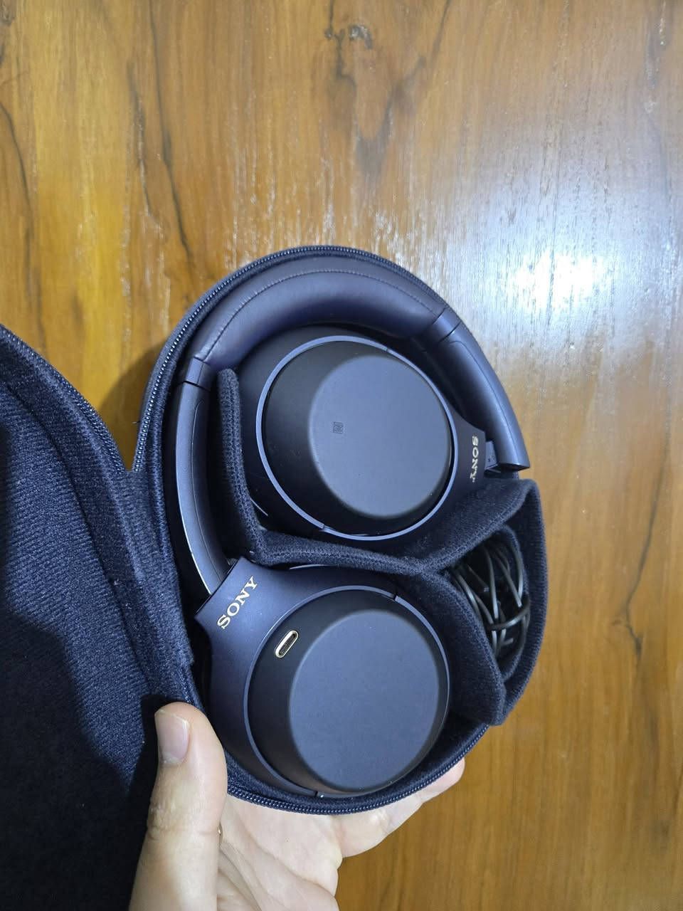 سلام عليكم
سماعة سوني الجيل الرابع 
Sony wh 1000-xm4
لون ازرق (مميز)
سماعة نضافته 95%
ملحقاته كاملة 
بيه ملاحضه صغيرة شوف الفديو 
سماعة ضمان صوت وشحن وعزل لمدة اسبوع
السعر على الخاص


**إذا كنت صاحب هذا الإعلان وتريد حذفه لأي سبب، رجاءا أرسل رسالة إلى الدعم الفني**