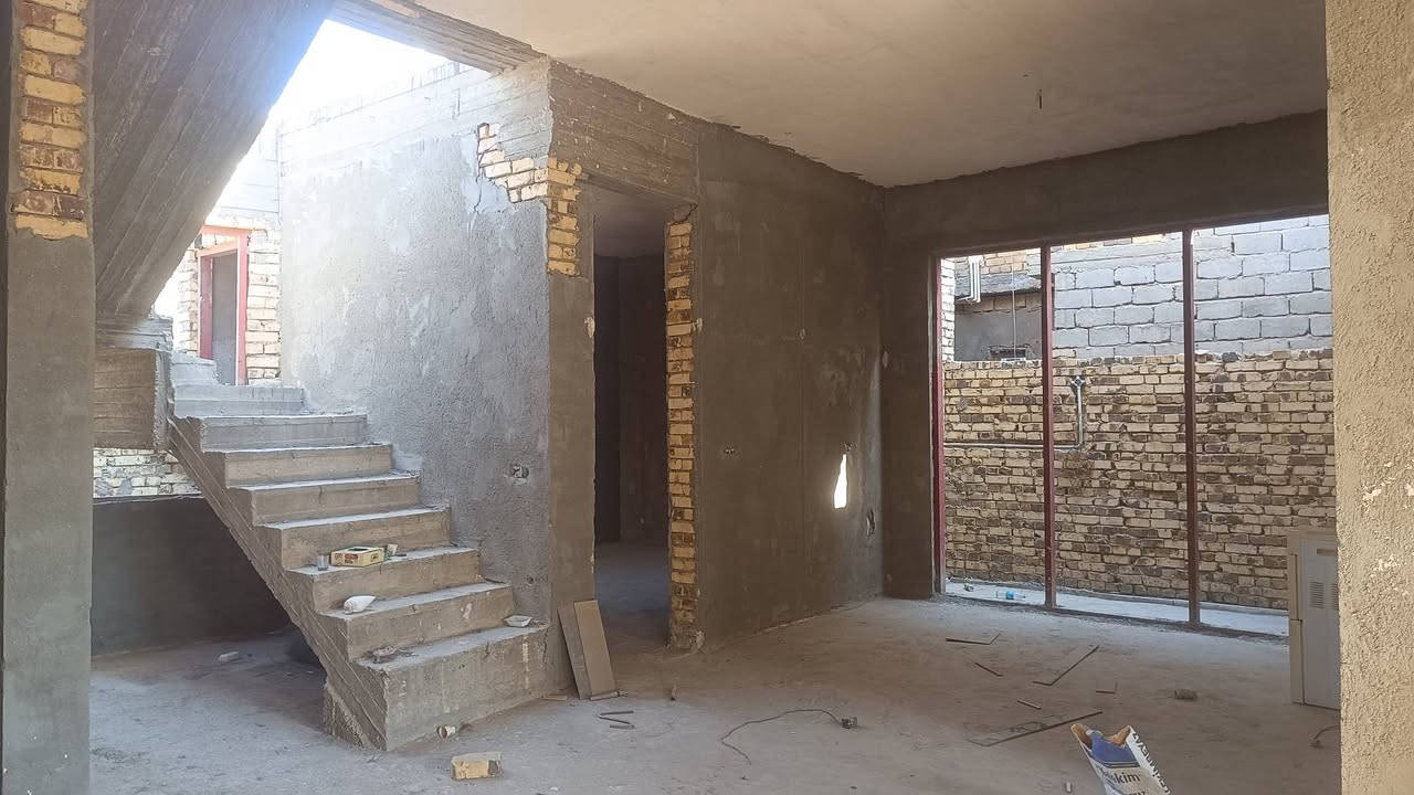 سبب الوعود الكاذبه بيت للبيع مساحة 200 متر طابو زراعي 
البيت نقص استاره و بيتونه تأسيس ماي و مجاري و بواري الكهرباء ملبوخ جص السكوف و الجدار ملبوخ اسمنت مصاطر و  بورسلين جدار الحمام و المطبخ اكملهن لمن نتفق على البيع 
يحتوي على 
غرفة نوم وصالة واستقبال  ومطبخ و مجمع صحي داخلي وخارجي و محل كامل 
السعر 65 مليون و بي مجال
العنوان 
تاجية زراعي شارع ابو حمد 
للاستفسار الاتصال او المراسلة عبر الواتساب 
***********
