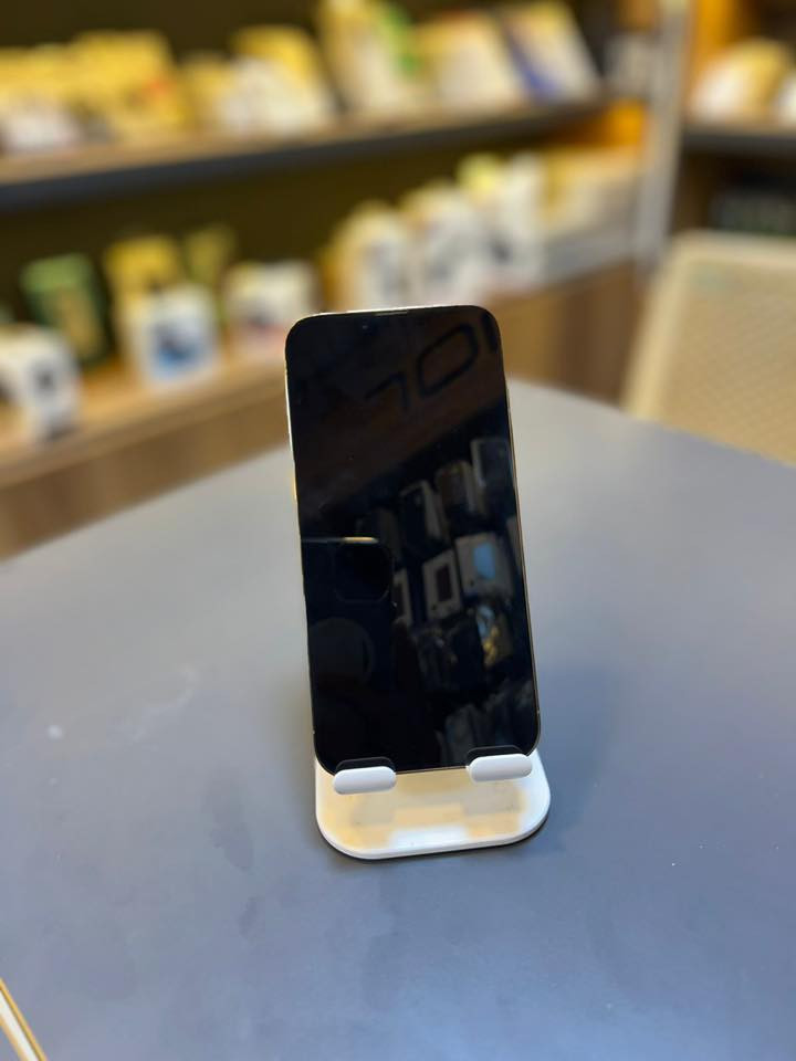 ايفون 13 برو ماكس  
شرق اوسط  دبل سيمكارت
 كارتونه وياه شرط مطابق الايمي
بطاريته 87 بلاديه شرط
نموذج M
السعر 790 قفل
***********
