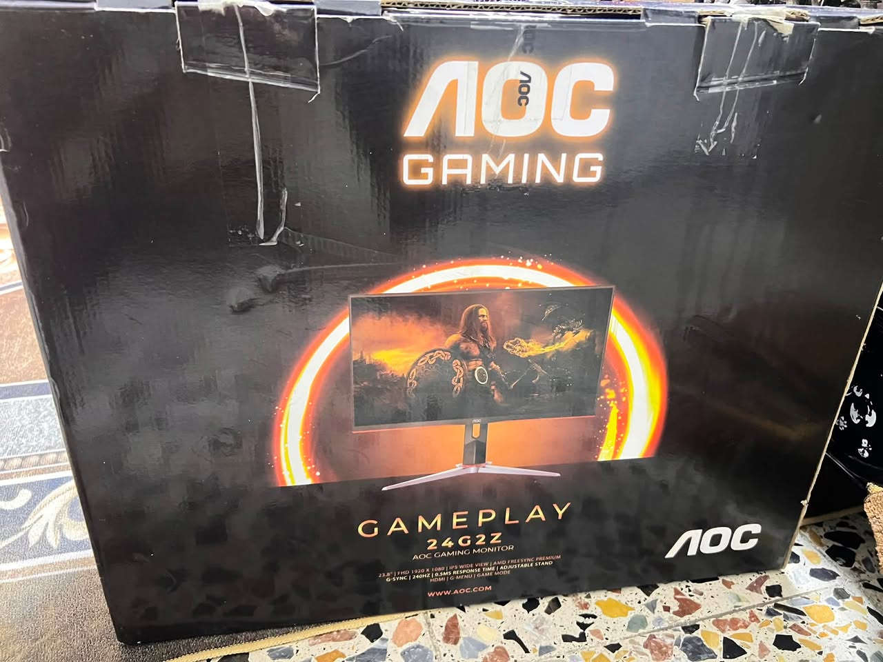 متوفر شاشة اوبن بوكس aoc 
بانل مالتها ips 
ترددها 240 هيرتز 
سرعه استجابة 0.5 
حجم 23.8 او نفس ما يكولون عليه 24 
سعرها 230 و بيها مجال 
رقمي ***********
