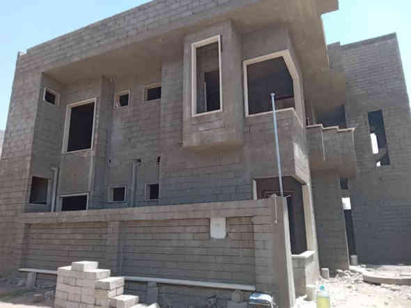 السلام عليكم مشروع تجاري في مدينة الموصل بيع مستعجل 4مشتملات للبيع  يرهم مجمع طبي ويرهم  مذخر ادوية ويرهم بيوت لليجار البيت فرصة ذهبية  .باقي 20 بل المئه ويكمل .المساحة 300 متر  كل مشتمل مساحة  متر. 2جوا 2فوق كل مشتمل يحتوي على استقبال هول مطبخ صحيات مخزن غرفتين نوم  وحدة منهم مستر . البناء مكمل 75% سند طابو 2025  شرط تحويل. الموقع المجموعة خلف هيا مول قرب سايدين حي الشرطة
بناء رقم واحد للإستفسار الاتصال على الرقم   *********** وبي واتساب. Mosul  
هذا الموقع https://goo.gl/maps/3NmZ7M1z7J2RDMfM7?g_st=awb
