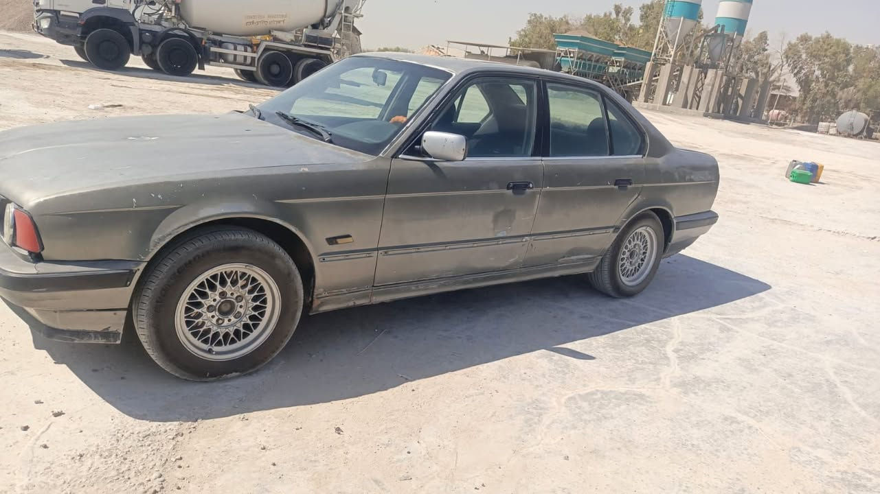 السلام عليكم بي ام دبليو 525 مكينه اصل 25 كير مكينه حداديه كله جديد وتايرات تخم كامل لون رصاصي السياره سنويتها منتهيه صارها سنه راعيها يمي عنواني نجف بدون تبريد السياره اطلع بيها تراي وين مايعجبك عوزها صبغه السياره السعر 36 
سنه الصنع 92 رقمي وعنوني نجف ***********
