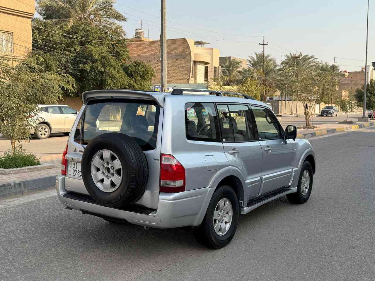 ‏سلام عليكم *********** للبيع باجيرو موديل 2007 السعر 92 وأرد خليجي السيآرة مكفولة من الصبغ والحادث والتبديل مواصفات السيآرة محرك 6 سلندر 7 راكب 3 قطع تبريد فور ويل مري شفط داخل صاج شاشة وكاميرا يدات نيكل مكينة وكير وحداديه وتخم تاير بحاله ممتازه جدا رقم بغداد تحول مباشر سنويه مجدده 2030 مكان السيآرة كربلاء
