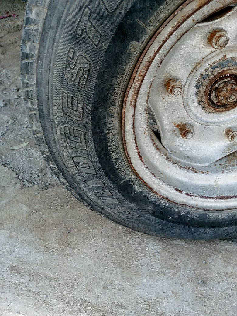 للبيع تايرات وجرار كنت سادة للمولد 
١٥٠ كركوك
***********
