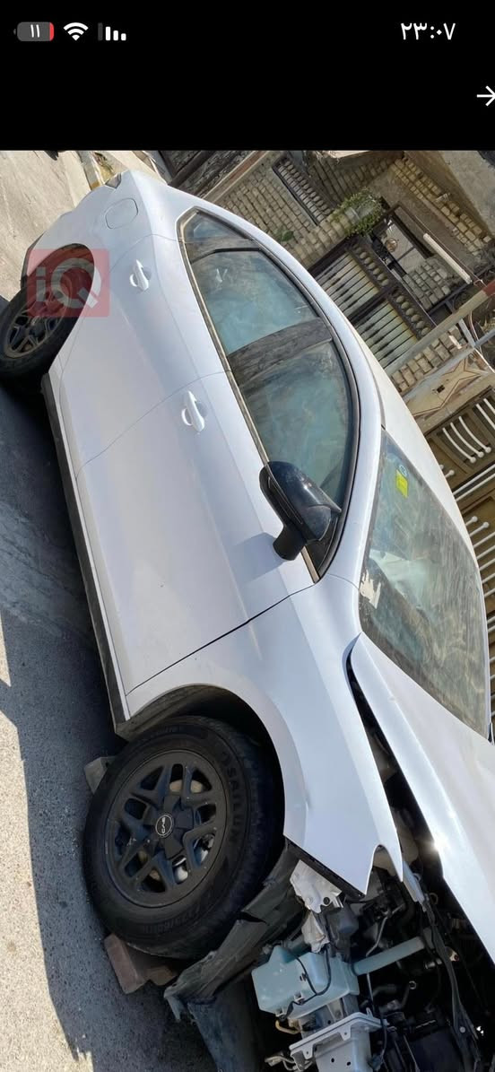 سيارة byd seal 5  
موديل 2025 
ماشية 4000 
السيارة ضررها كدامكم مثل الصور المحرك ما بي شي ما متأذي و الكير ما بي شي والبطاريه و الانفيرتر ما بي شي 
الدعامية موجوده مالته متضرره 
سياره رقم بغداد 
الموقع بغداد حي الجهاد 

ارقام التواصل ***********
***********
