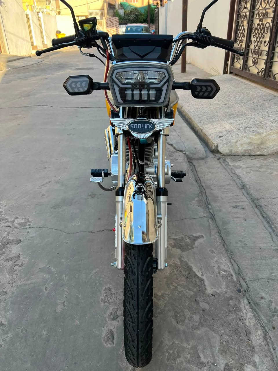 سونيك للبيع بعدها زيرو ع وضع الشركه محرك 150 ماشيه 500 كيلو السعر 950 وبيها مجال بسيط مكاني كركوك رقم موبايل 📱 ***********￼
