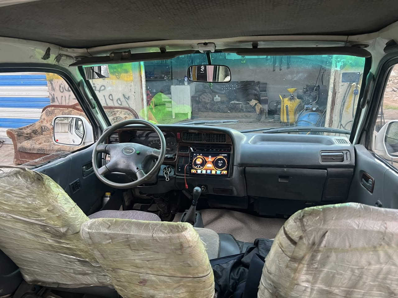 السلام عليكم جنبي موديل ٩ رقم بغداد بسمي سنويه 2030محرك ونجي بيه جديد صدر جديد باتري جديد غرفته حلوه السعر 55وبيه مجال مكان بغداد المعامل ***********
