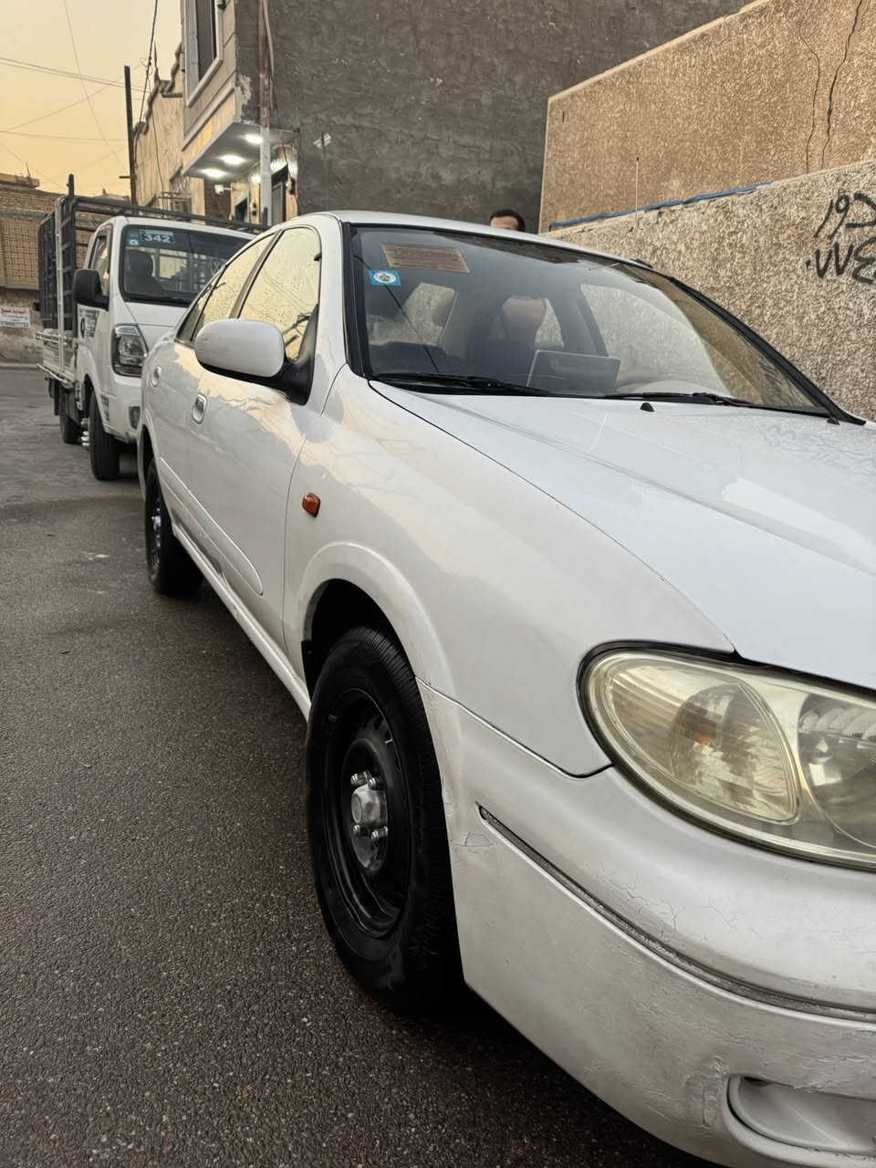 يا الله 
السلام عليكم 
نيسان سني ياباني ٢٠٠٩ 
محرك وگير تمام التمام 
السيارة بدون حادث بدون اي حادث 
بيها فقط بارد بالباب الخلفي الي ورة السايق مثل ما موجود بالفديو  والبنيد والجاملغ الامامي مرشوش كلير فقط بدون اي صبغ 
شاشة + كامرة اصلي 
داخل نظيف ودوشمة ارضية وكشنات 
السيارة جاهزة 
تايرات جديدة 
الله شاهد ورسولة السيارة كاملة مكملة تاخذها والتراي مالتها للبصرة لا تنقيص بيها ولا اي شي 
السعر ٩٨ وبي مجال بسيط 
للأستفسار الاتصال واتساب ***********
مكاني بغداد 
الطوبجي
