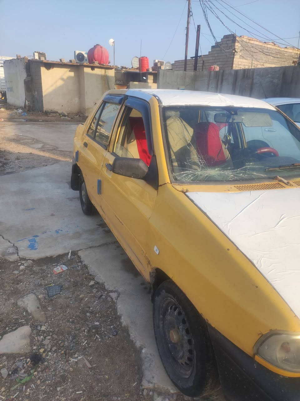 سلام عليكم سايبه للبيع مديل ١٥ مكينه كفاله لكير نمره رابعه ماتجي سنويه ٢٧ تحويل ثاني يوم  سياره مابيه اي خياس بيه بس ضربه خفيفه بل صندوك لوره سعر ١٧ بيه مجال ***********
