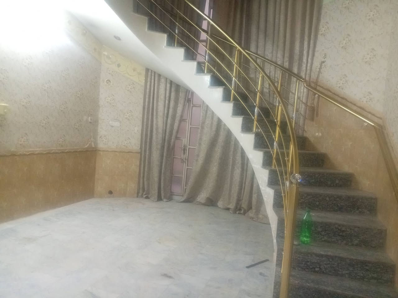 🏛️  دار سكني للإيجار 
  🏛️
____
🔰 الموقع  ام الخيل الأولى  ➡️
----------------------------------------
🔳 طابو  
🔳 المساحه ٢٠٠ م
-----------------------------
💎 تفاصيل البيت 💎  طابقين
____

🔹   ٣ غرف نوم  ▶️
🔹. ٢ صاله ▶️
🔹استقبال ▶️
🔹مطبخ  ▶️
🔹مجاميع صحيه داخليه وخارجيه بالطابق الثاني ▶️
🔹سطح ▶️
🔹كراج ▶️

--------------------------------

للأستفسار أكثر مراسلة الصفحه اول الاتصال على الأرقام
___________     ____________
📲*********** واتساب اتصال  
📲*********** واتساب اتصال 
___________     ____________

او زيارة موقعنا (( ام الخيل الأولى سوق العصري مجاور بيت حواء متواجدين من الساعه 🕒 3️⃣ عصرآ إلى الساعه 🕘9️⃣ مساءً))
