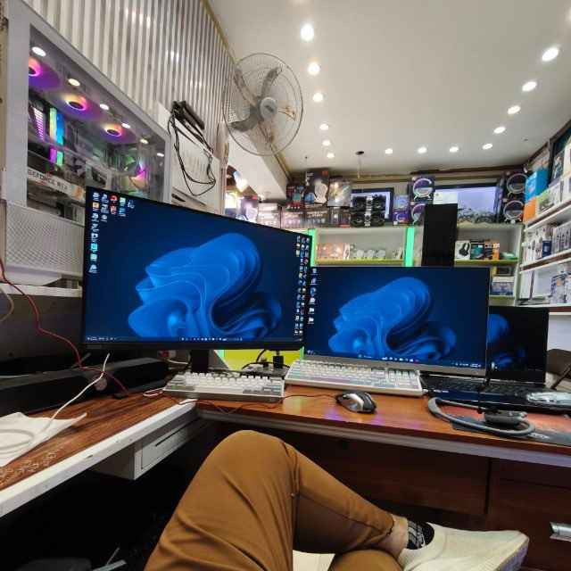 🔥 PC GAMING قوى تجميعه للبيع — كامل مع شاشة! 🔥
💻 المواصفات:
CPU: Intel Core i7 (الجيل 11)
RAM: 32GB
Storage: SSD 1TB + SSD 500GB + HDD 4TB
GPU: NVIDIA RTX 3080 12GB — أداء فخم للألعاب الثقيلة 🎮🔥
Cooling: تبريد مائي ممتاز
PSU: 800W قوية تثبت الأداء ⚡
Peripherals:
سماعة A50 المعروفة 🎧
ماوس لوجيتك أصلي 🖱️
كيبورد ×2 (دراغون + ممتاز آخر)
جميع القطع متوفّرة بكراتها الأصلية📦
🖥️ شاشة: Samsung G5 — شاشة ألعاب ممتازة، تفاصيل قوية وتجربة سلسة.
📌 السعر:[2500 ]
جاهزه للبيع مباشرة — تجربة قوية لكل الألعاب والبرامج 🔥
📲 للتواصل: [***********/***********]
مكاني نجف حي النصر ميلاد النجف, العراق
