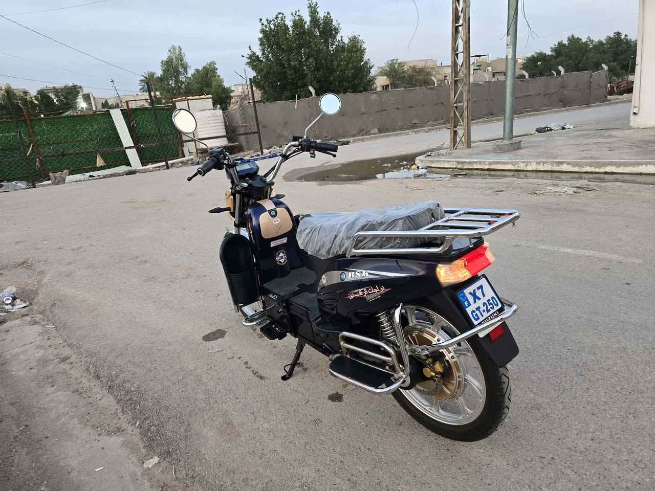 السلام عليكم هارلي شحن للبيع موديل 26 6بطاريات اكبار تشغيل بصمه وانذار سرقه لايت زنون عالي ناصي هورن اشاير يمنه يسره بريكات دسك  نضام اي بي اس السعر 480وبيها وبيها مجال مكاني بغداد جديده ***********
