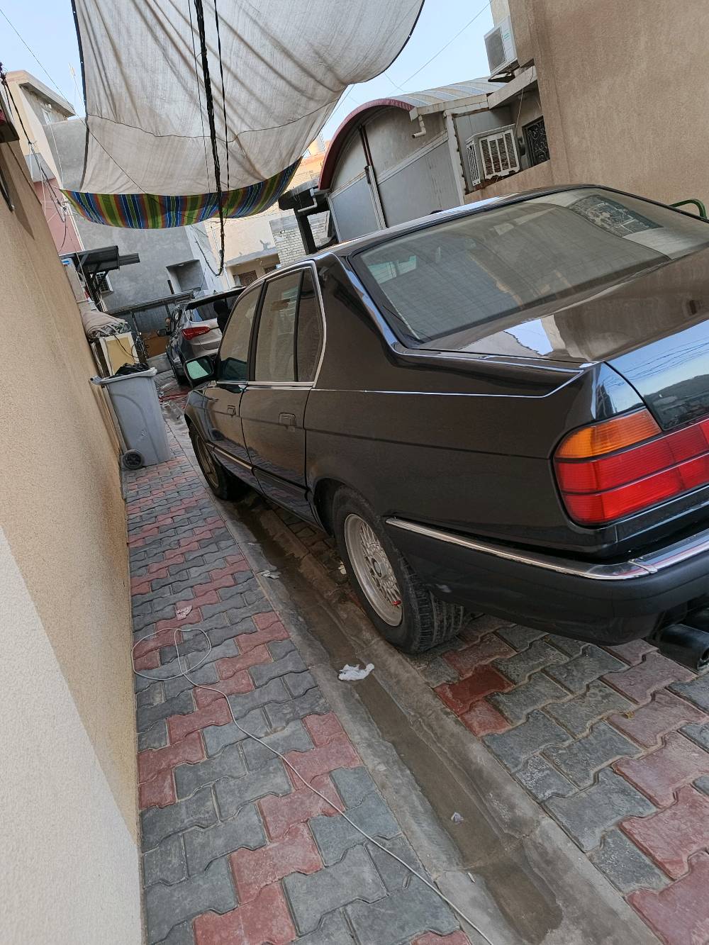 بي أم 735i
موديل 92
 محرك 6سلندر
كير اوتو  
فتحة سقف 
جامات اوتو 
مازدات صليب  
رقم بسمي  جديد 
سنويه 31 
هزة جديدة 
تبريد شغال ثلج 
صبغ عام فرن جماليه 
 بدون ضربه 
نقصها فقط الدواسات جوة الباب  
سيارة حلوة بشكل على ايد وحدة ومتعوب عليها  
للبيع او مراوس حسب الرغبه  مكانها بغداد الزعفرانيه 
رقم تلفون ***********
ممكن توضح أكثر شنو مواصفات البي إم بالضبط: 735i أصلي لو بيها تبديل بالمكينة/القير، وشكد الممشى تقريبا؟: 
اصلي 
السنوية والسنوية مال الرخصة/الأوراق كلها مكتملة؟ وهل السيارة باسمك وجاهزة للمعاملة؟: 
سيارة بسمي 
من ناحية الداخل، شنو الحالة بالتحديد؟ بيها شغل ناقص غير الدواسات جوة الباب، مثل التبليت/الكلبسات/الجلد أو الأزرار؟: 
كامله 
هل بيها أي ملاحظات ميكانيك أو كهرباء غير التبريد، مثل الدنك، الجامات، الفتحة، أو أي تهريب زيت/ماء؟: 
لا 
إذا تريد، شنو آخر سعر أو شنو تقبل بالمراوس بالضبط؟: 
حسب الرغبه  سعر 62 وقابل التفاوض 