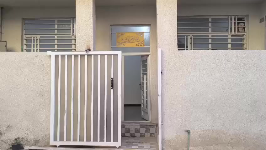 بيت للإيجار مساحة 50م شلرع أحمد الوائلي الفرع المقابل لمطعم حبيب طابقين غرفتين نوم  واستقبال ومطبخ وصحيات 
سعر الإيجار ب300 ألف 
واتساب ***********
