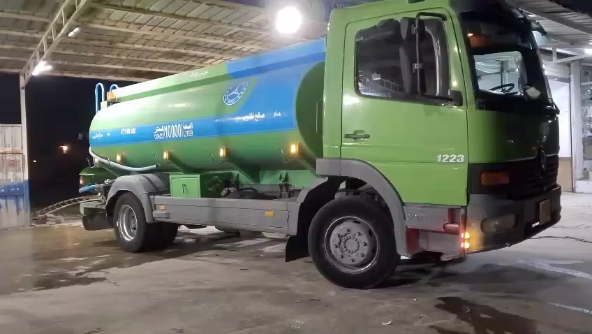 عندي هدا تنكر للبيع رقم دهوك  موديل 2002 سعرها 245 ورقه ***********
