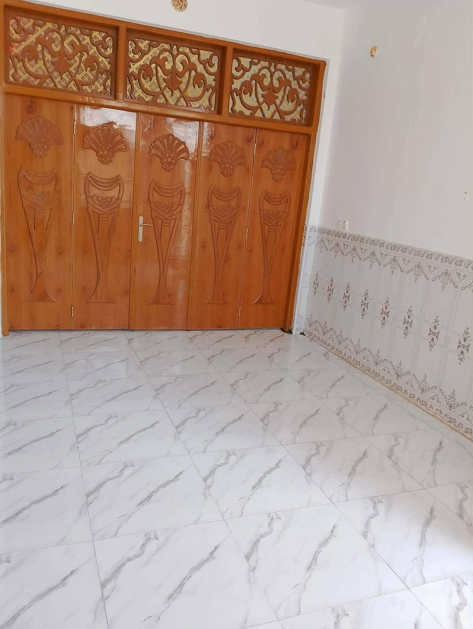 بيت اللايجار 100م
غرفه صاله مطبخ ستقبال حمام

نجف حي النداء شارع المجمعات قرب جامع الاحسان

 الأرضيه كاشي سقوف ثانويه 

تانكي خط مولد خط وطني جاهز 

سعر الأيجار 250

نضافه 100%100 

للاستفسار ***********
