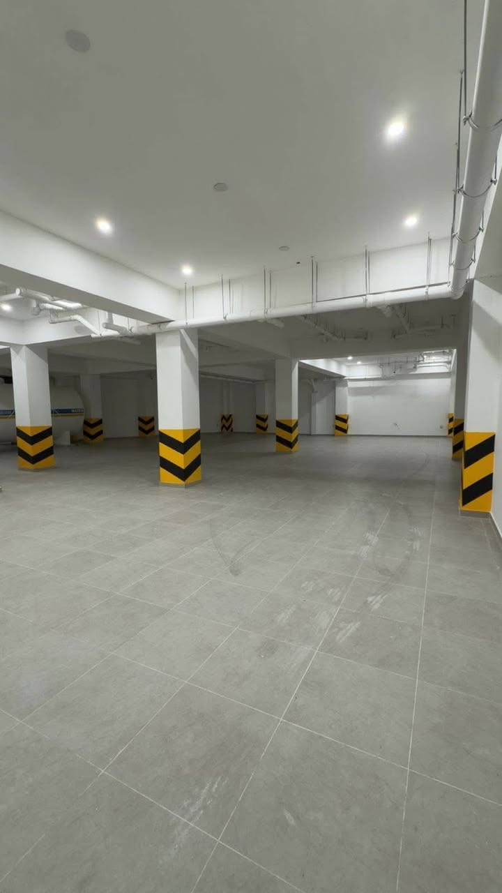 شقق للايجار  غير مستعملة
بغداد شارع المطار خلف جامعة المشرق 
مجمع الضباط السكني 
تحتوي البناية على 12 وحدة سكنية 
وكراج 
ومصعد 
وتتوفر في كل شقة سبالت وكاونتر 
سعر الشقة 2 غرف: 750 الف
سعر الشقة 3 غرف: 800 الف
الاتصال  ***********
