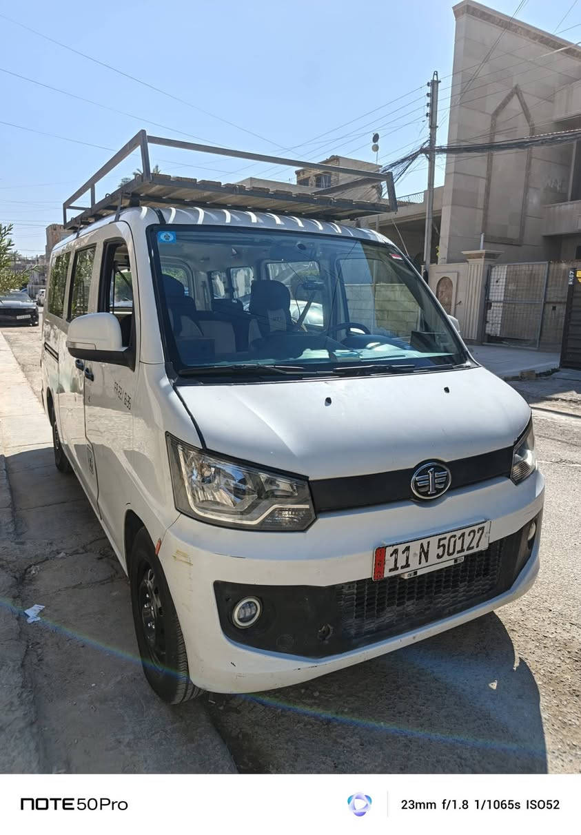 سلام عليكم فاو للبيع موديل 2015 سياره كلش حلوه مال شغل ماشية 87 ألف تبريد قطعتين ثلج ❄❄❄ تخم تايرات بجم عالي ناصي بلوجكتر زنون شاشه كبيره سستم صوت بيها كلش حلو كامره أمامي وخلفي داشكم تسجيل سيباية ملاحضه السياره مصفر هيئه وضريبه هزه جديده رقم جديد دولي بسمي السعر 45 بيها مجال بصيط مكان السياره بغداد العامرية رقم تلفون ***********
