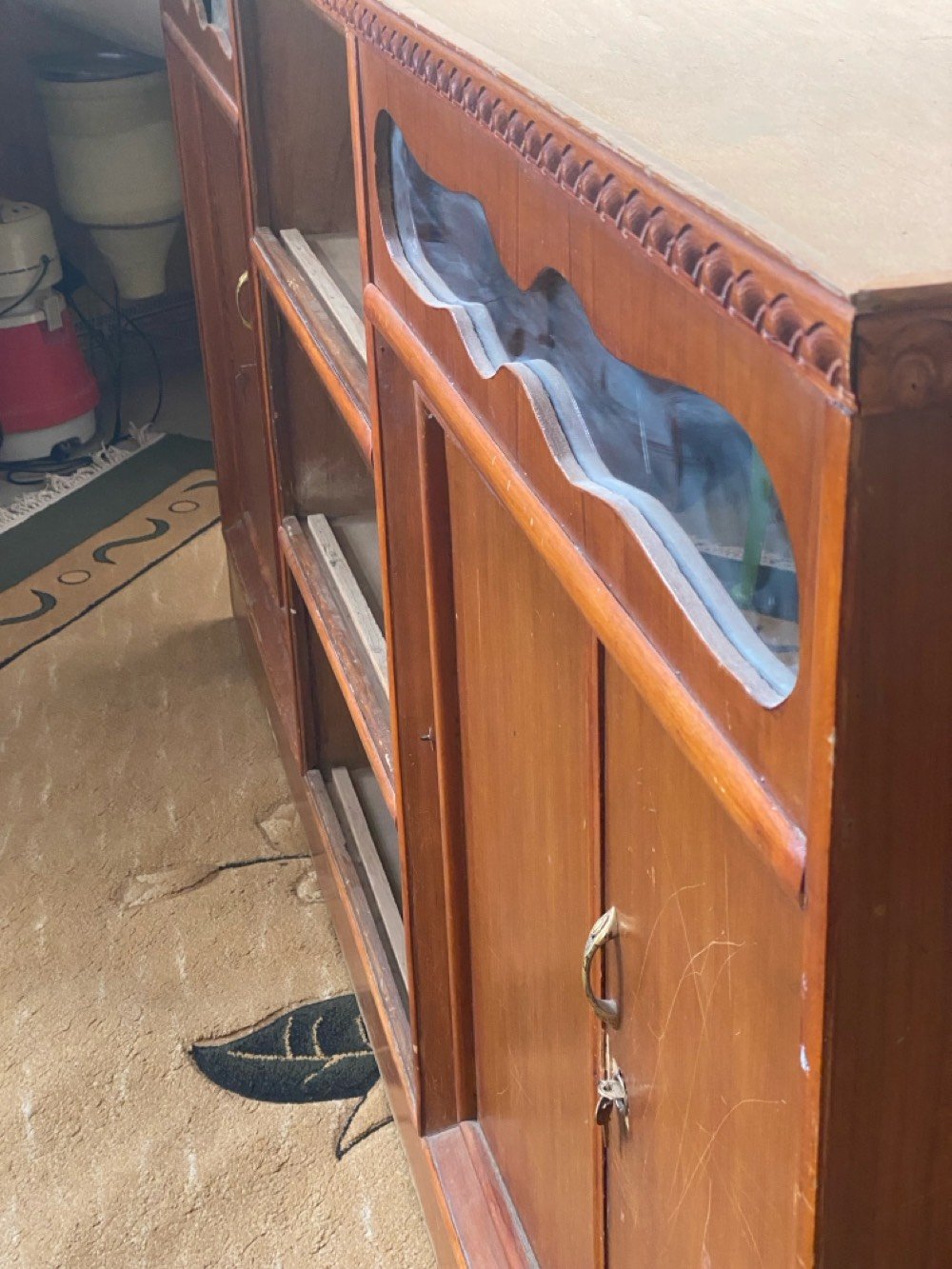 السلام عليكم عندي بوفية وكنتور صاج الاصليه شويه يرادله ترتيب المكان الانبار فلوجة سعر البوفيه ٨٠ سعر الكنتور١٥٠