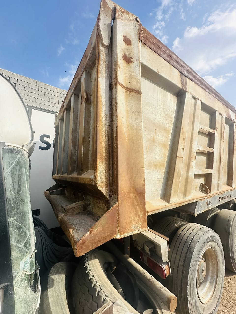 لبيع عربانه شاصي الماني ولبدي تفصال لفلوجه سعر ١١٠ وبيه مجال رقم صاحبه ***********
