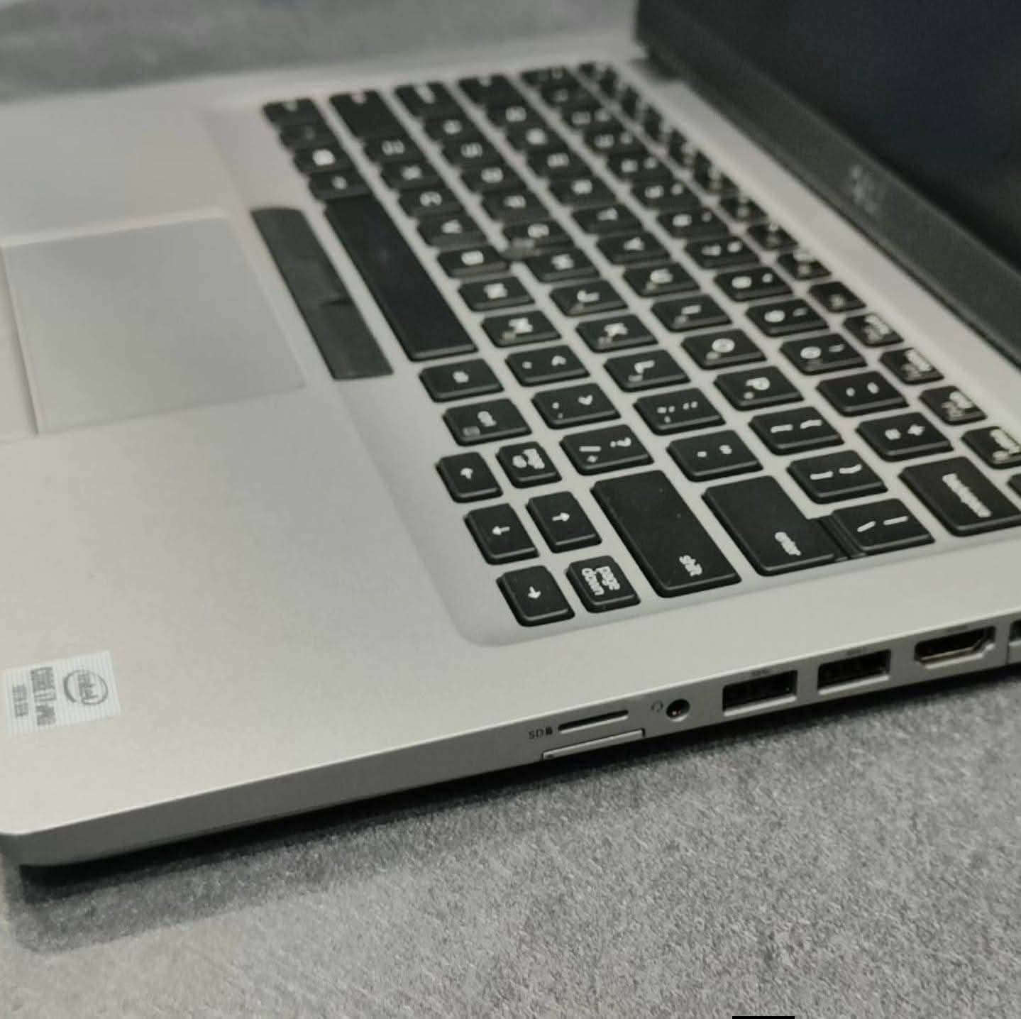 لابتوب Dell سوبر سلم الجيل العاشر  للبيع
المعالج core i5 الجيل ال10 ويندوز 11

رام 16 كيكا DDR4

هادر 265 كيكا SSD

كرت الشاشه Intel Uhd حجم 8 كيكا

الشاشه حجم 14 انج ضد التوهج دقة fhd 1920x1080 

باتري ليثيوم 6 خلايا  شحن سريع 65 واط والباطرية ممتازة 

كامره دقة hd تحتوي قفل فتح وغلق الكامرة 

 منفذ تايب سي و رام  وhdmi وسيم كرت وباقي المنافذ   الحاسبه نضيفه وحلوه 80/100 

السعر 280  وبيها مجال مكاني بغداد رقم ***********
